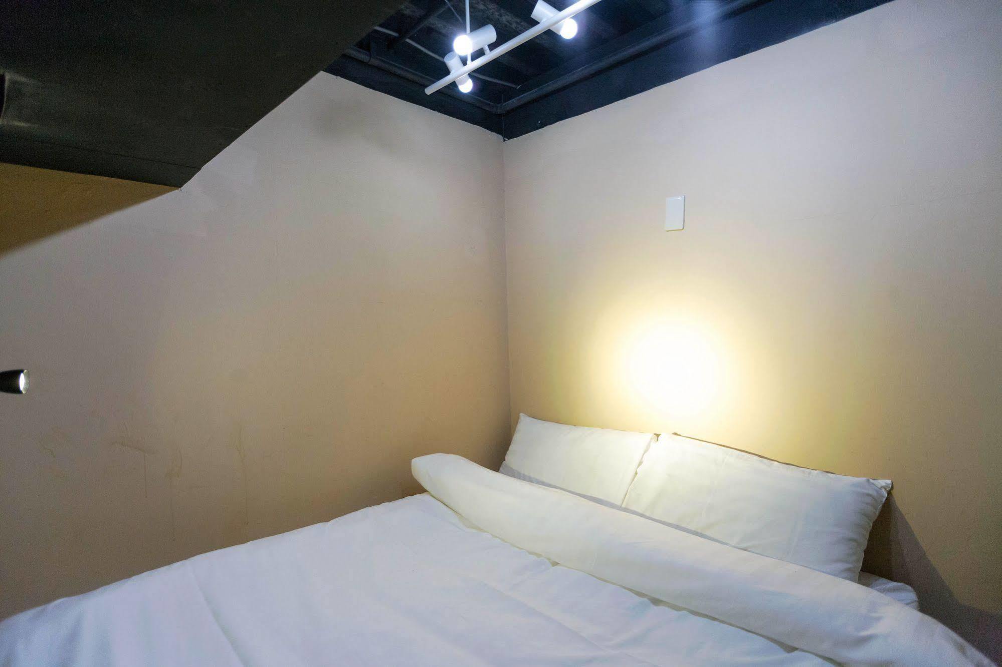 Angels Hostel Taipei Ximen Bagian luar foto