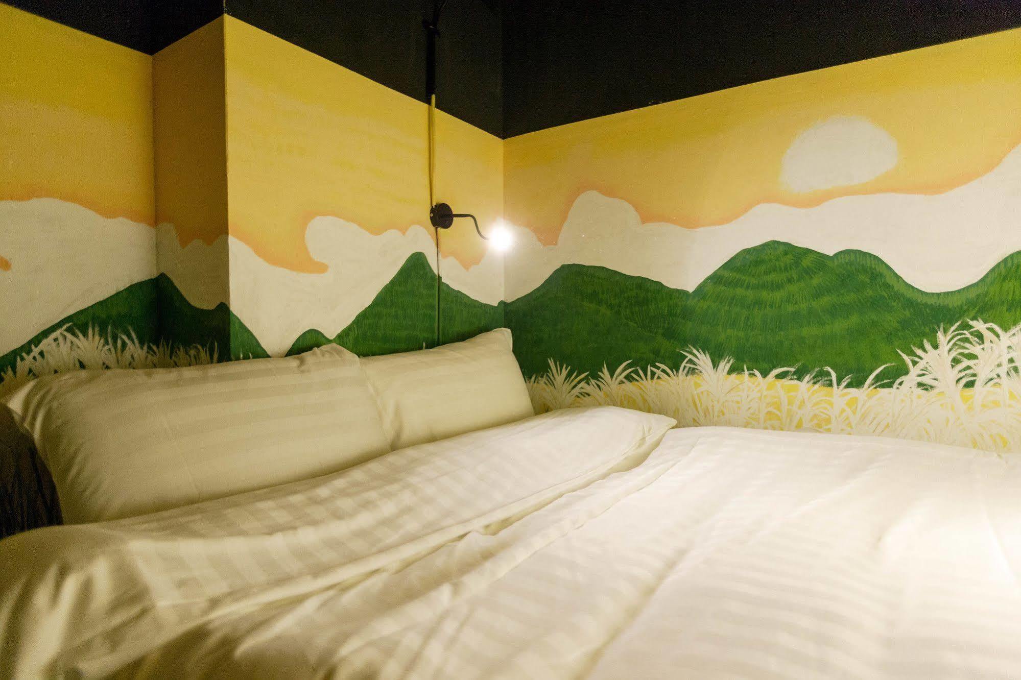 Angels Hostel Taipei Ximen Bagian luar foto